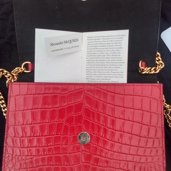 Alexander McQueen Red Skull Handbag with Diamond Eyes - Picture 2 of 6